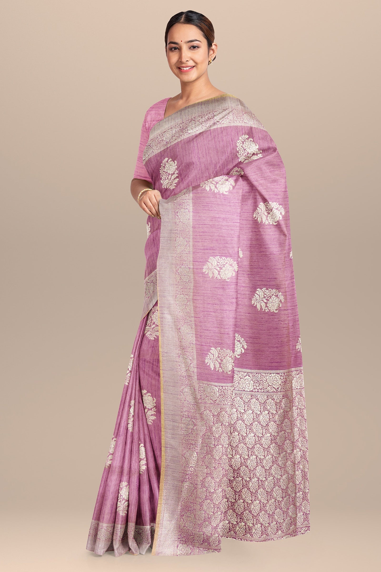 BANARAS SILK: Mesmerizing Banaras jute weaving saree